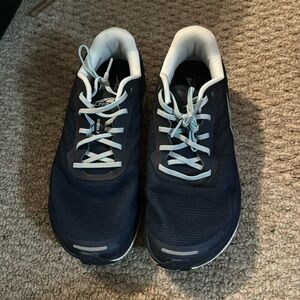 Alta Rivera running shoes